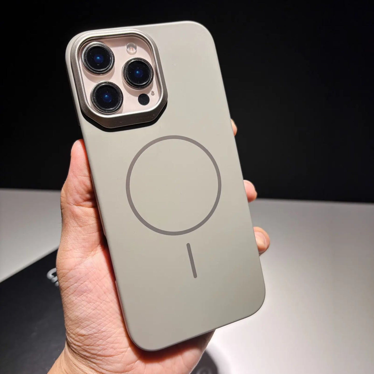 iPhone Series Shadow Grip Mag Vault Case