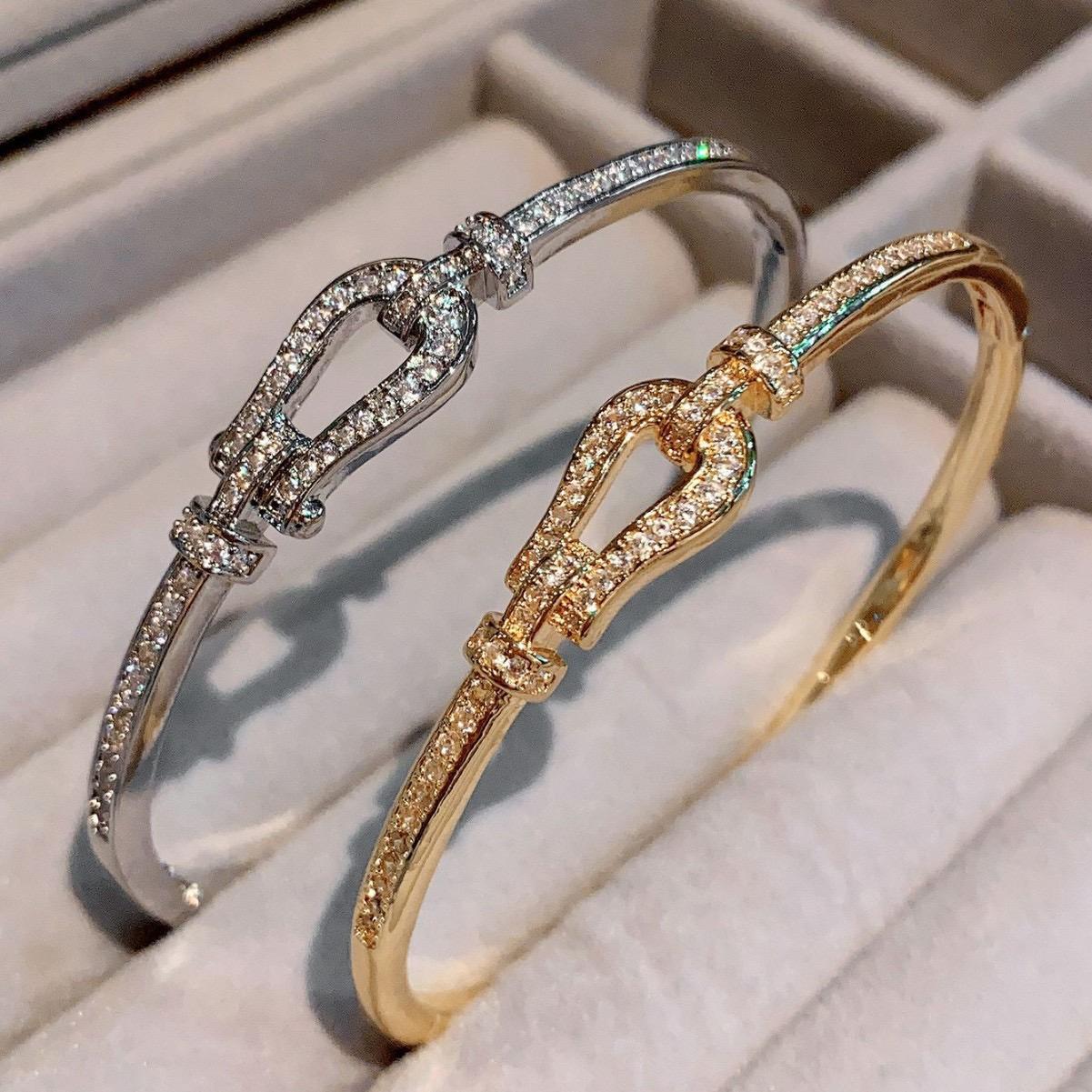 Halo Clasp Bracelet