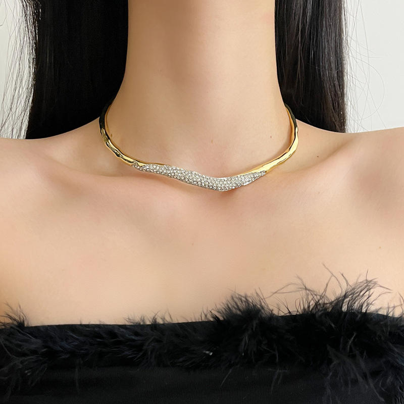 Serene Wave choker