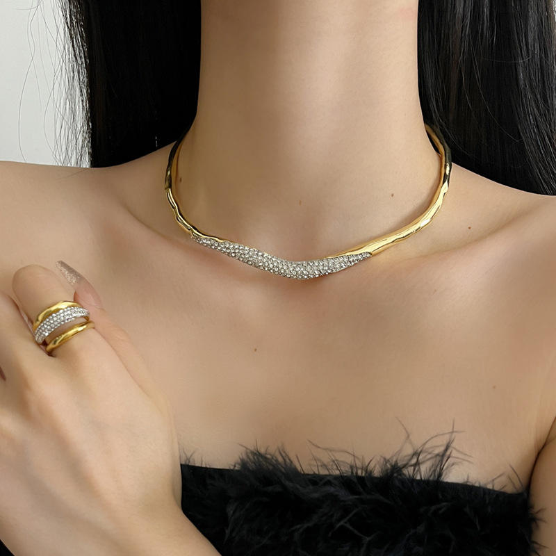 Serene Wave choker