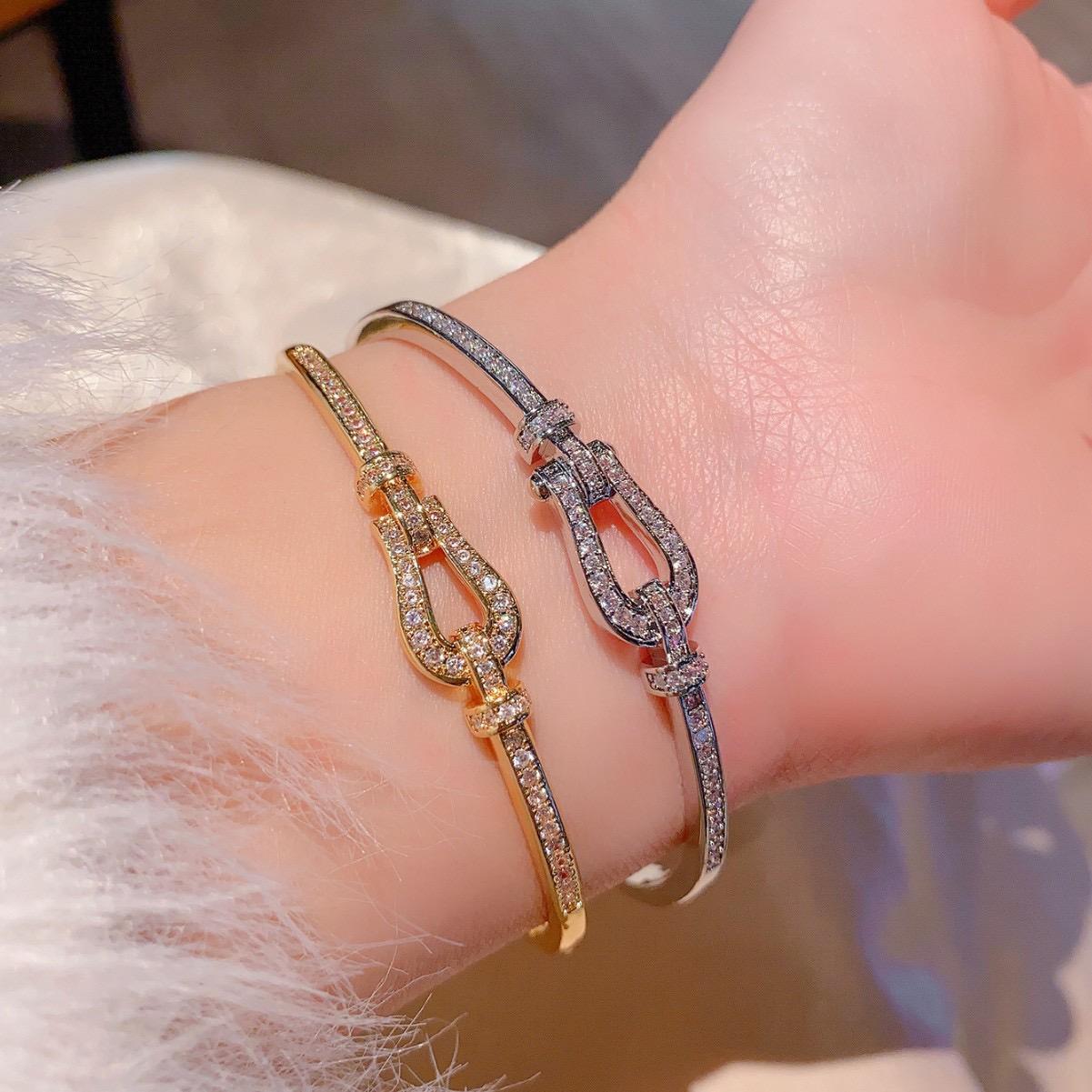 Halo Clasp Bracelet