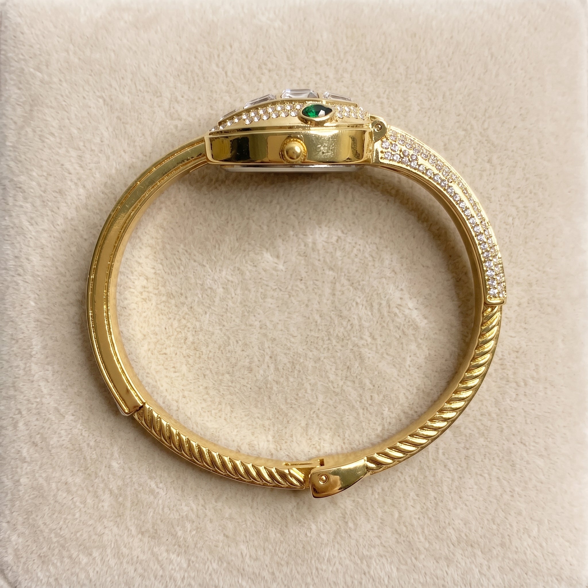 Ivory Serpentyne Crystal