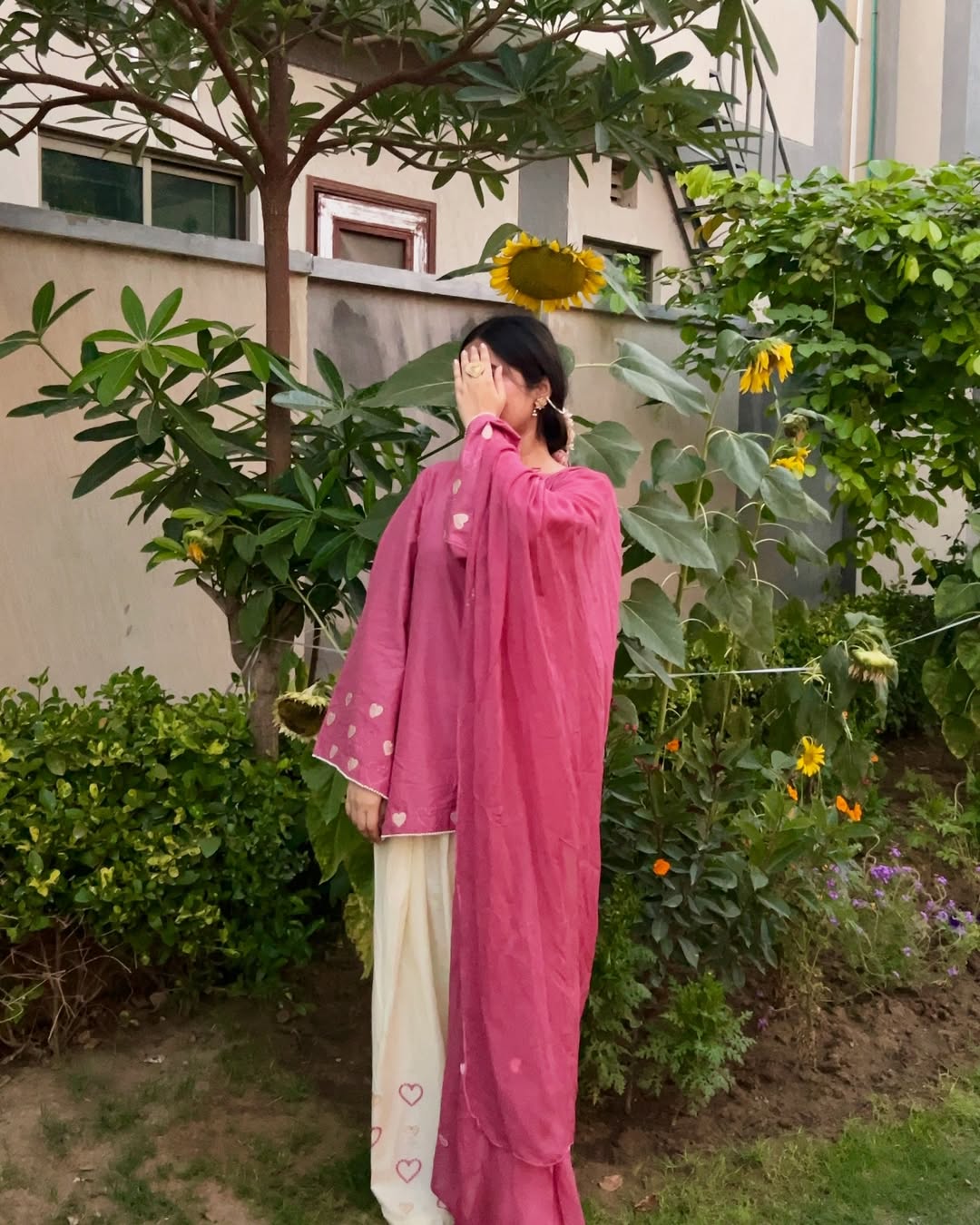 Gulabo Farshi Salwar Set
