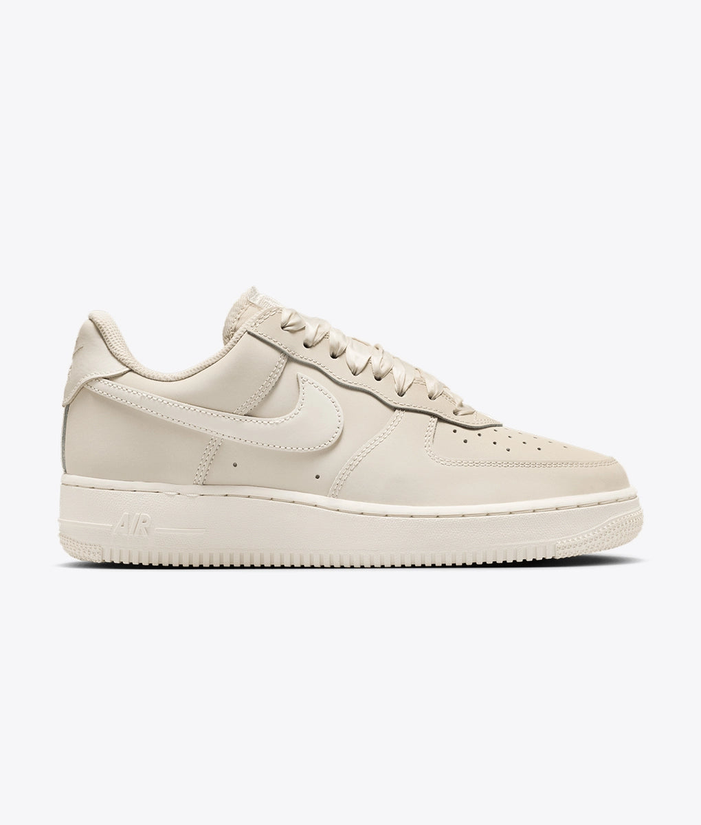 Nike AIR FORCE 1 RETRO PREMIUIM