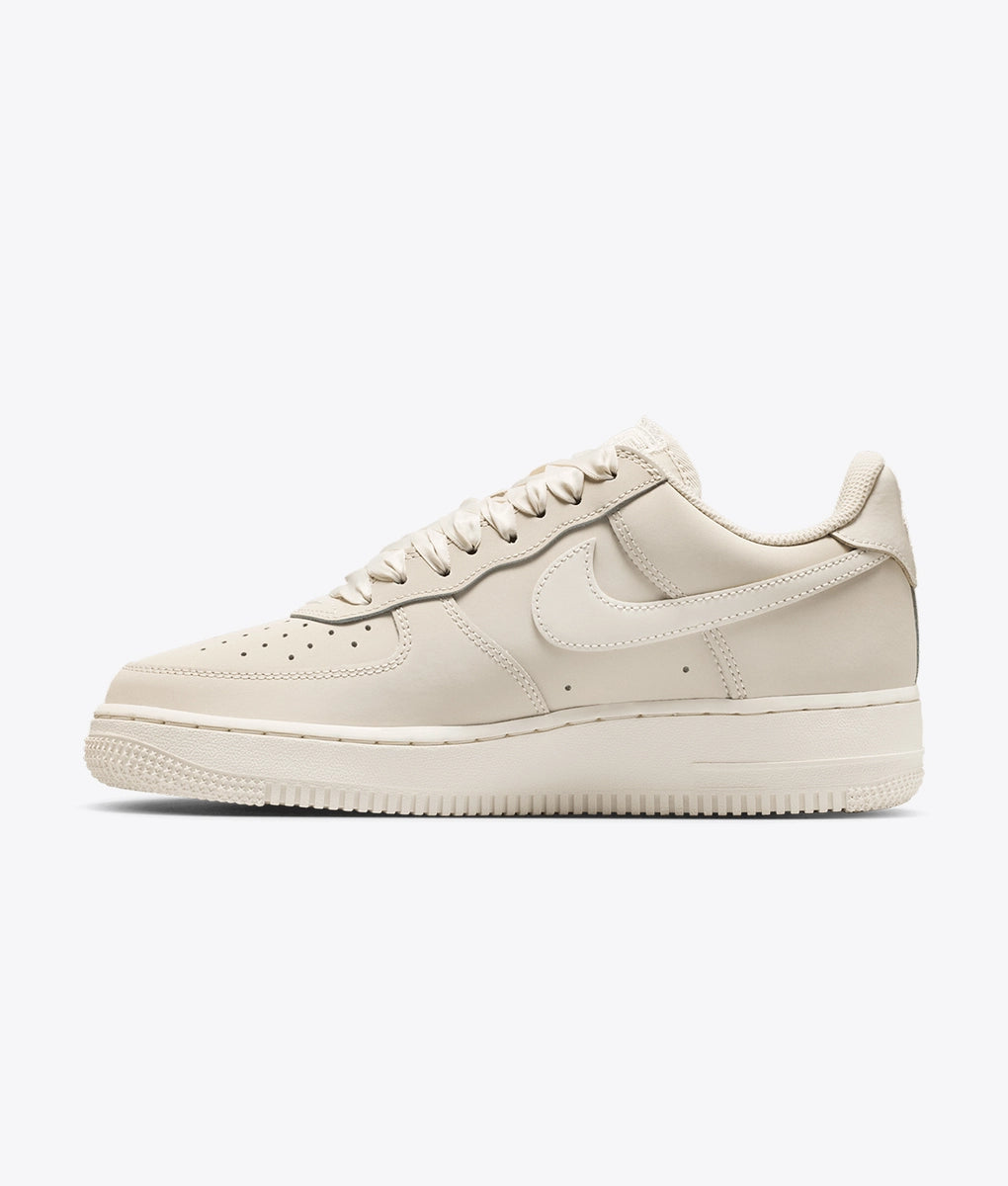 Nike AIR FORCE 1 RETRO PREMIUIM